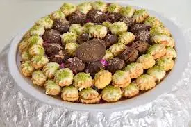 صحن بيتفور  petit fours